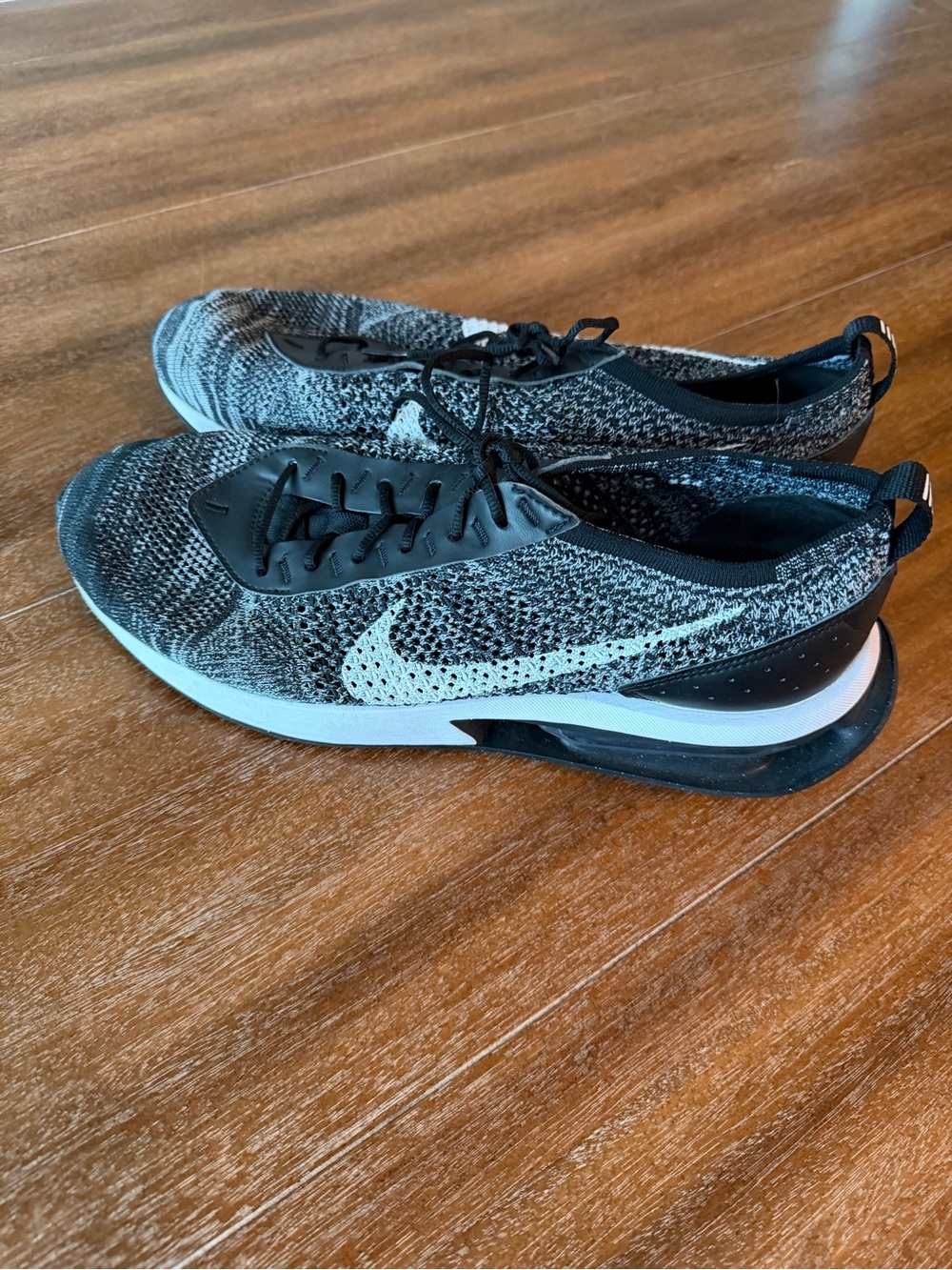 Nike Men’s Black & Gray Flyknit Running Sneakers